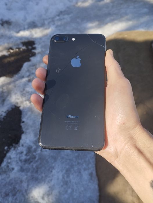 Продам Айфон 8 плюс 64GB
