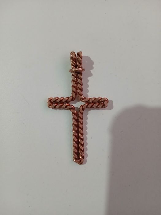 Cruce din cupru,99%, de pus la gat,   lucrata manual