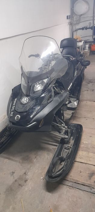 Продам снегоход commander 800