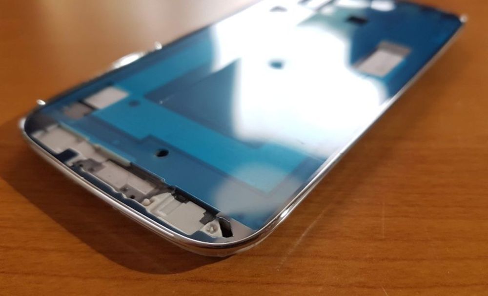Средна рамка от Samsung Galaxy S4