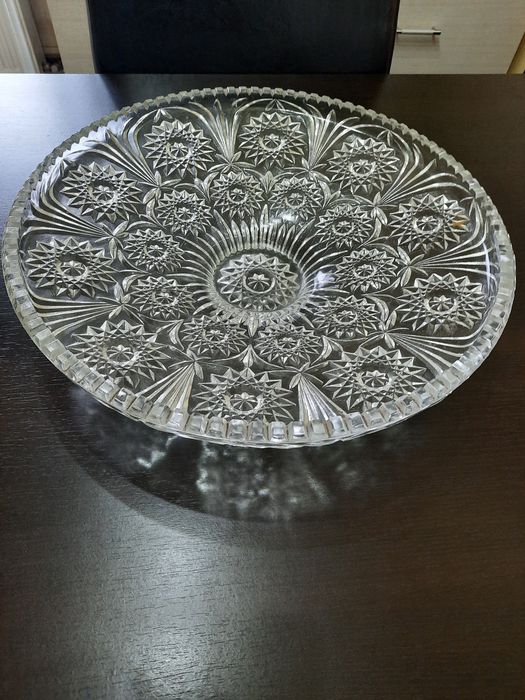 Platouri mari de tort si prajituri mai multe modele