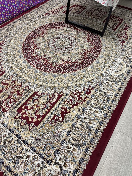 Продам ковер бордовый