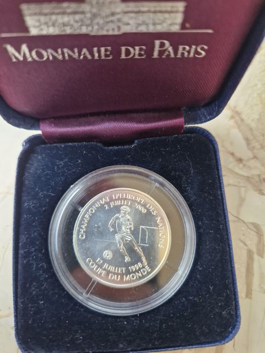 Сребърна монета  1 франк 2000г футбол