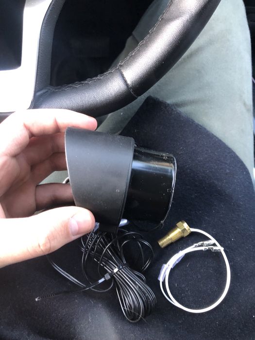 Датчик температуры двигателя и заряда аккумулятора