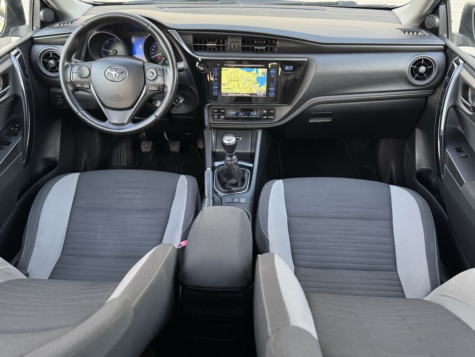 Toyoya Auris 1.6 D-4D Executive 2016 Facelift  Accept variante