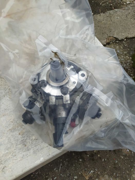 Нафтова помпа  ( ГНП )за БМВ  BMW ф10 / ф11 ; f10 / f11