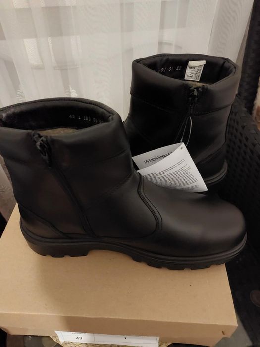 Обувки от естественакожа.