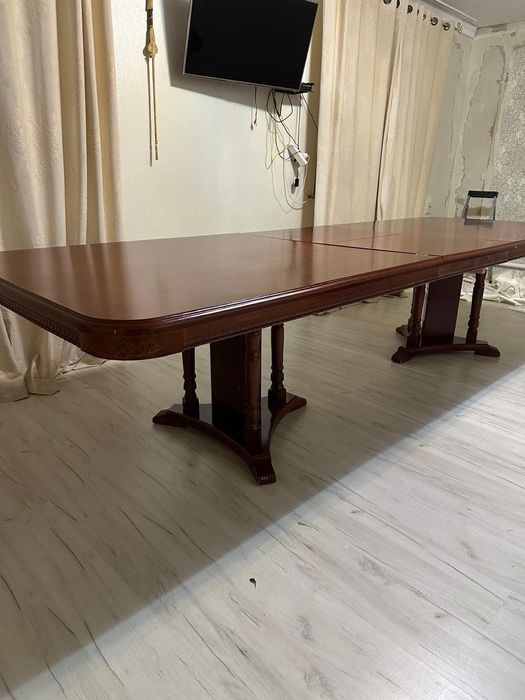 Продам стол для гостей со стульями