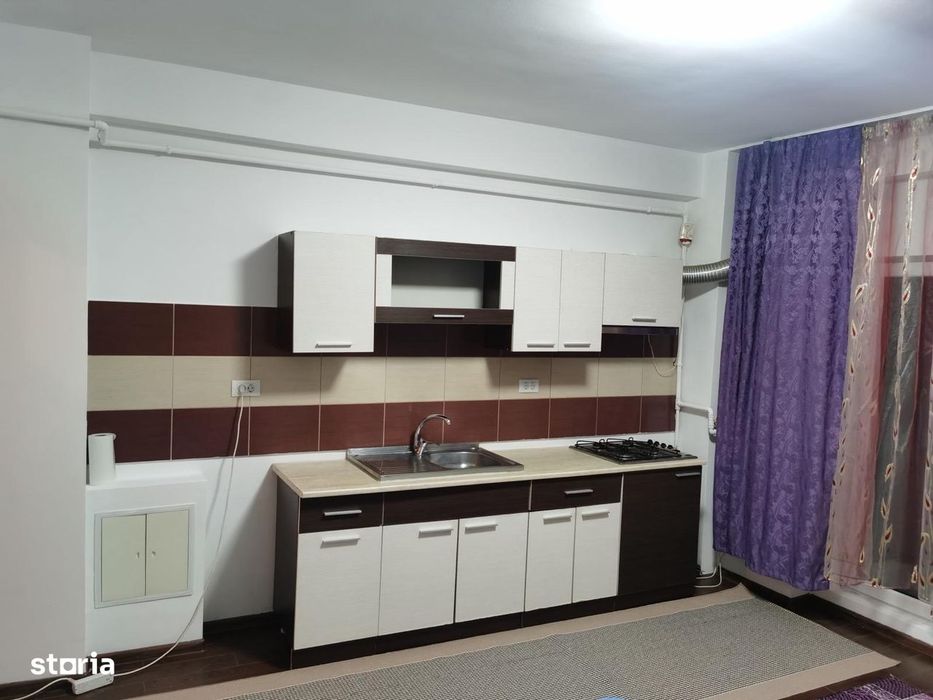 Garsonieră confortabilă cu balcon și lift — fotografia 3