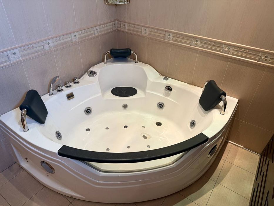 Ванна джакузи,б/у в хорошем сосотояние