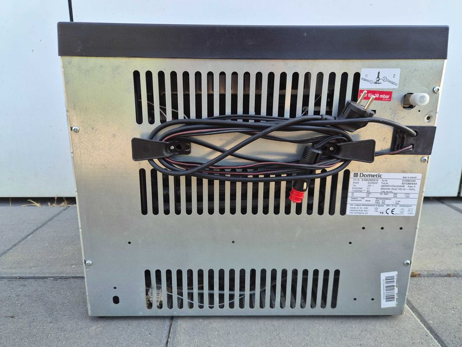 Lada frigorifica hibrid/absorbtie Dometic RC2200EGP - 41L (Gaz 30 mbar / 230V / 12V)