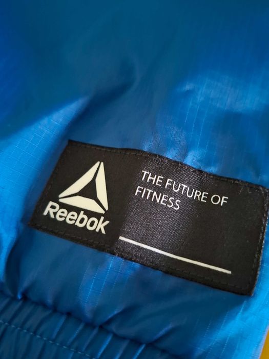 Детски син шушлек REEBOK, размер за 10-15г. и Детска пухкава  Горница!