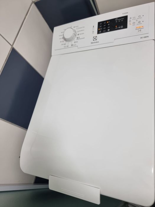 Mașina de spălat verticală electrolux