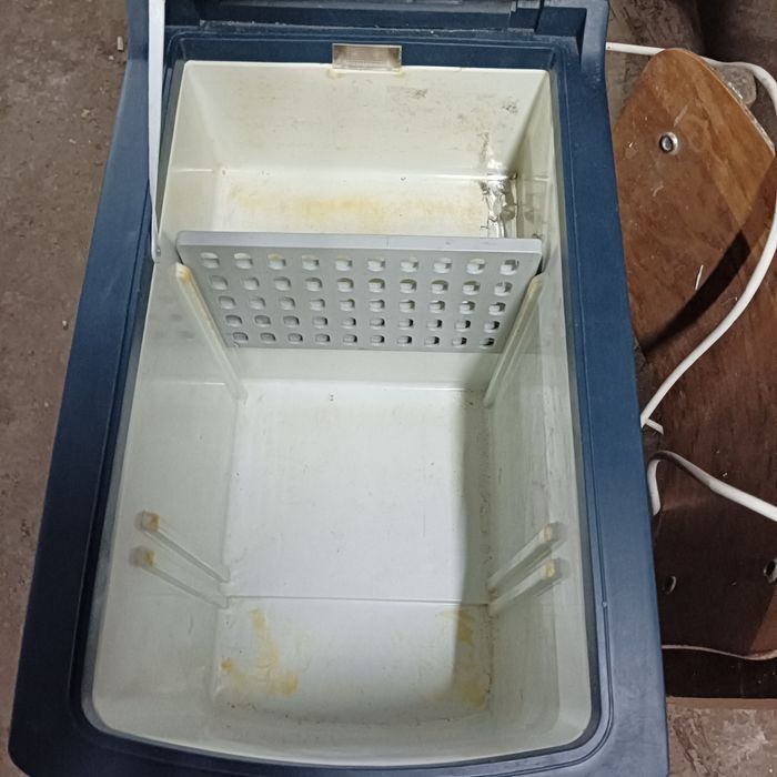 Хладилник Фризер за кола каравана кемпер или камион.