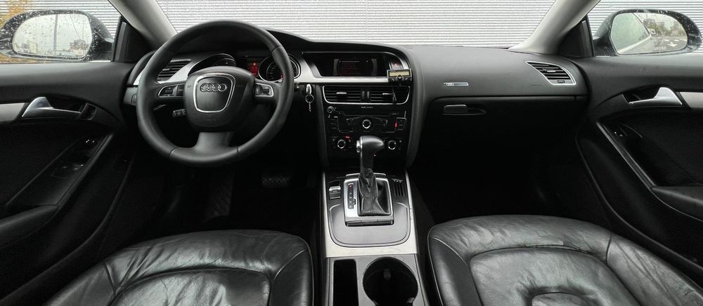 Vând Audi A5 2010 TDI automata * LED *  stare impecabila urgent