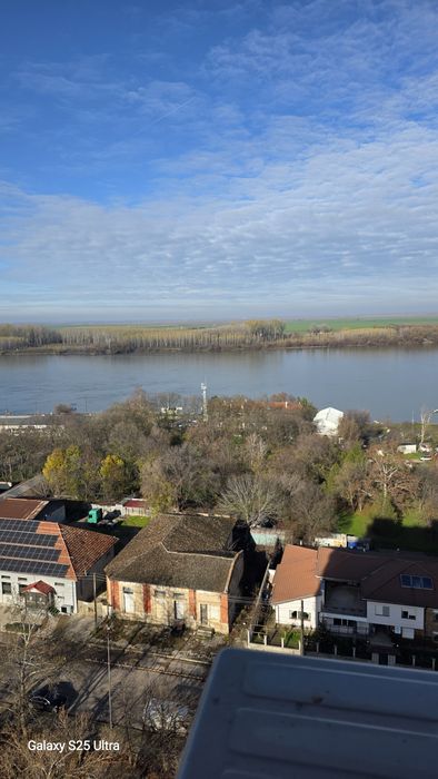 Тристаен в блок Зора