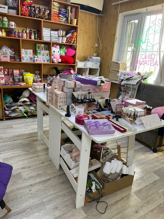 Продам витрину, шкаф, кассовый столик