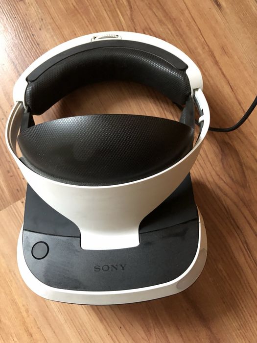 PlayStation 4 Pro 1tb с VR и камера, контролери и игри