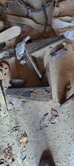 Vând următoarele piese