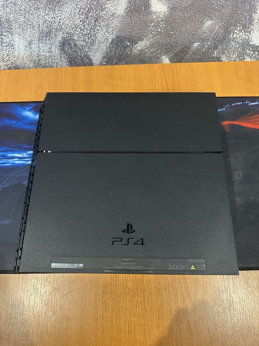 PlayStation 4, Controller, 2 Jocuri si Toate Cablurile Necesare
