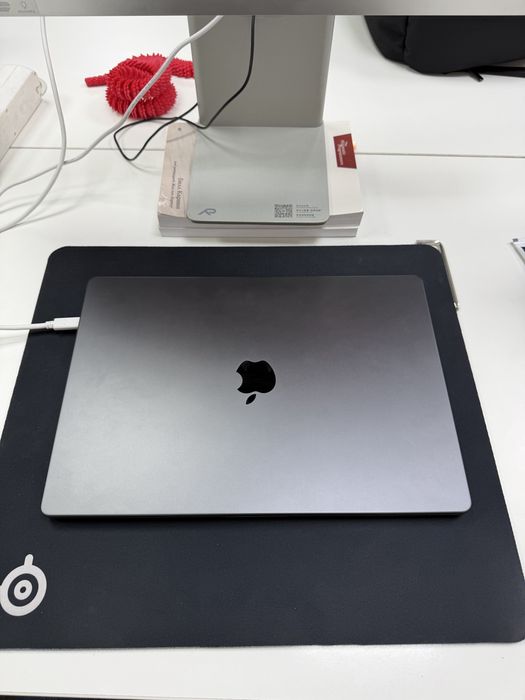 MacBook M4 Pro, 48 RAM, 512 SSD, Battery 100%