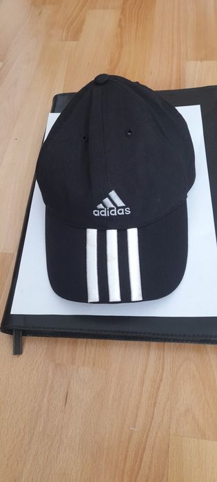 Vînd șapcă Adidas Originală