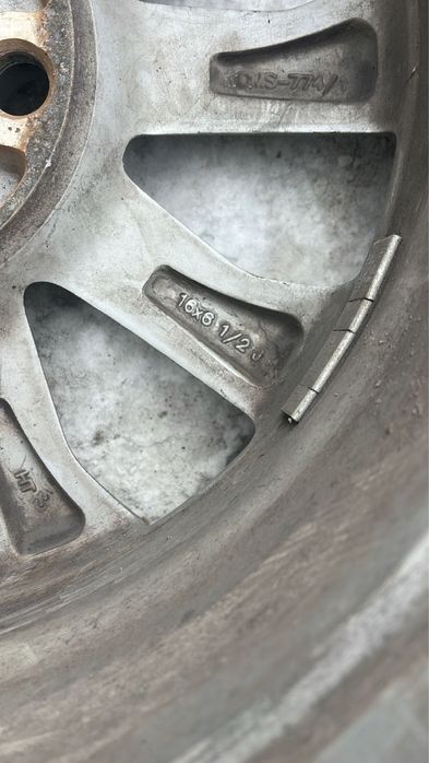 Продам. Титан диска оригинал  от камри  pp R-16