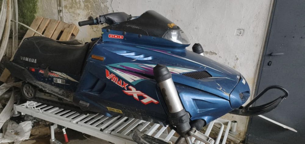 Продавам моторна шейна Yamaha vmax 600