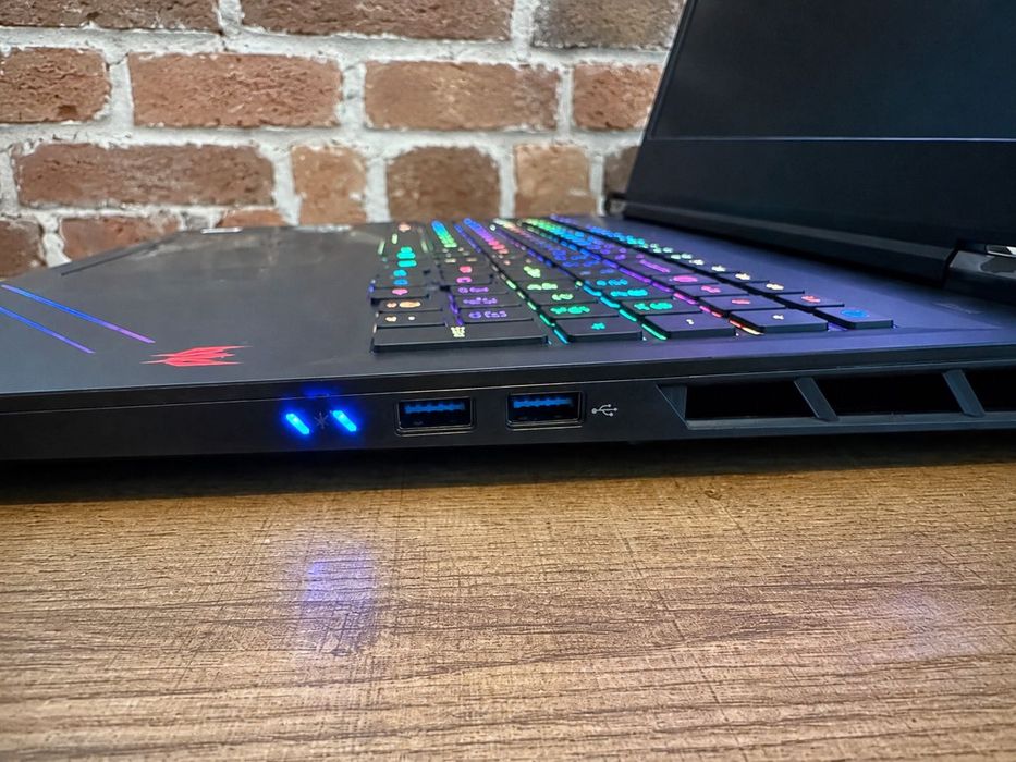 Acer Predator Helios 16 — RTX 5090 / Ultra 9 / OLED 240Hz