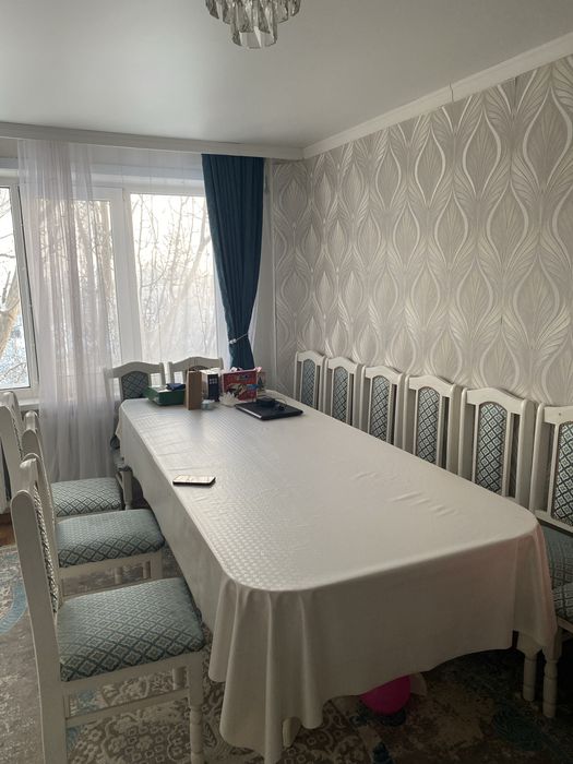 Продам стол со стулиями