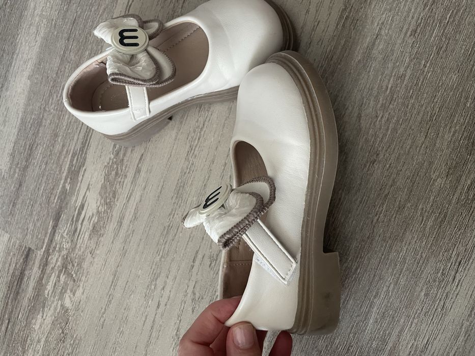 Pantofi fetite impecabili nr 26