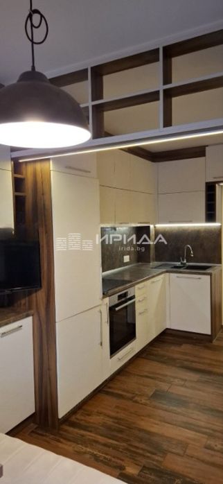 Тристаен апартамент в Центъра