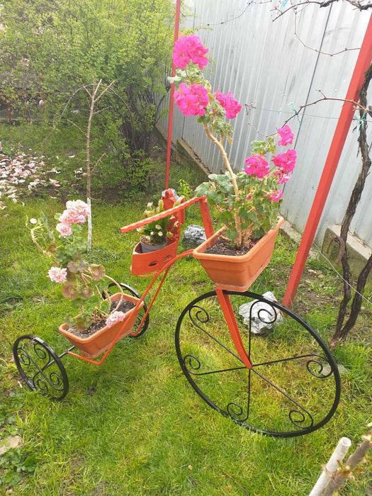 Vand suport de flori tip bicicleta.