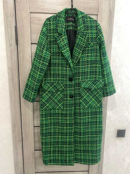 Красивое модное пальто