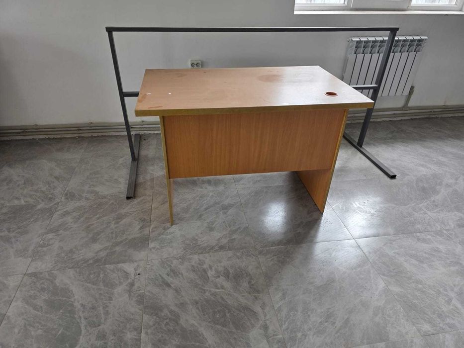 Стол Мебельный уголок для техники