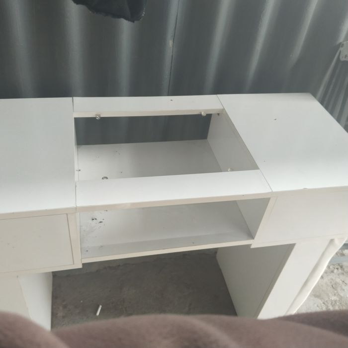 Продам помощник, стол маникюрный