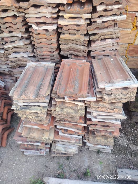 Стари керемиди и капаци