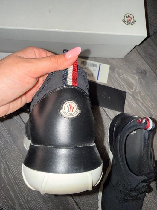 Vand adidasi moncler emilian