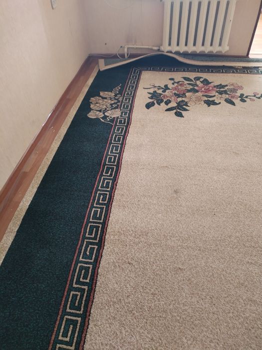 Ковер 3 на 5 есть небольшой дефект