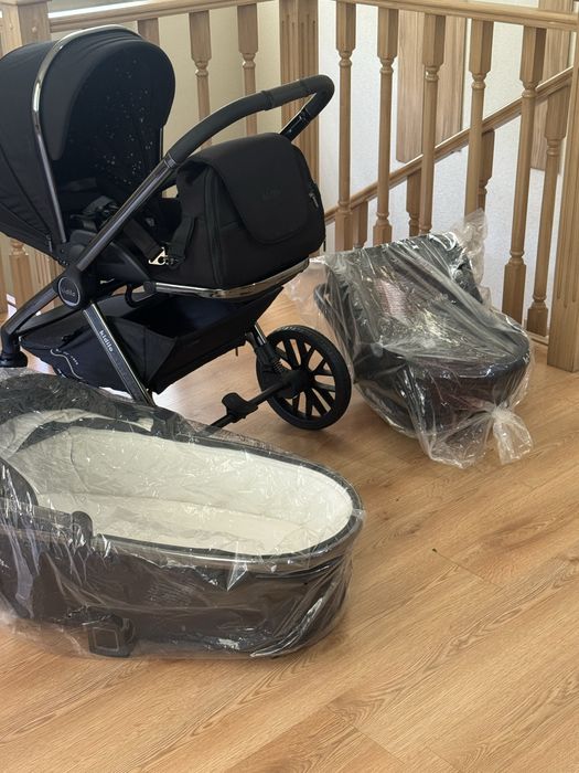 Коляска три в одном