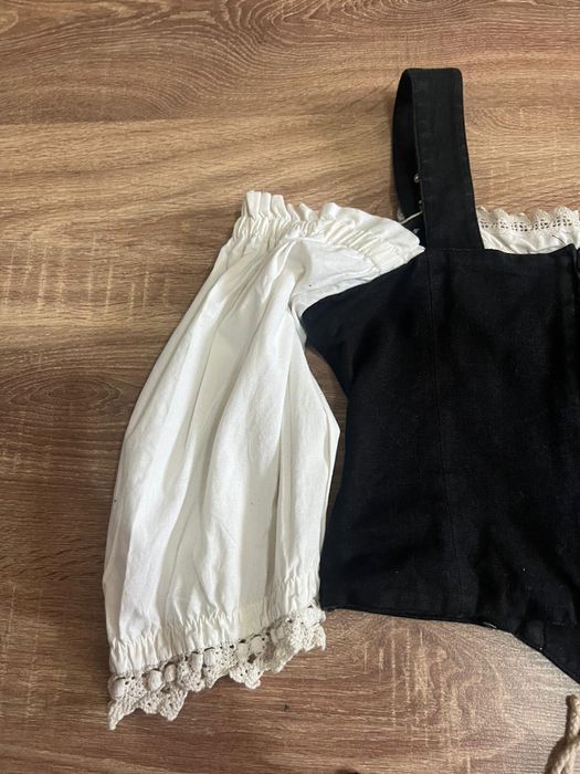 Costum Tradițional Bavarez din Două Piese cu Dantelă