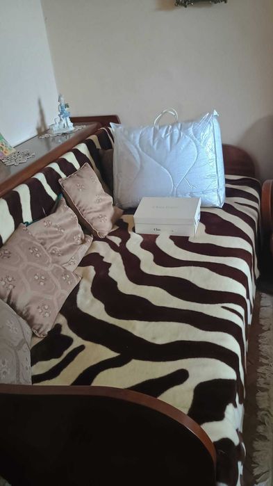 VIND  mobilier vechi (anii 1980 ) in perfecta stare,