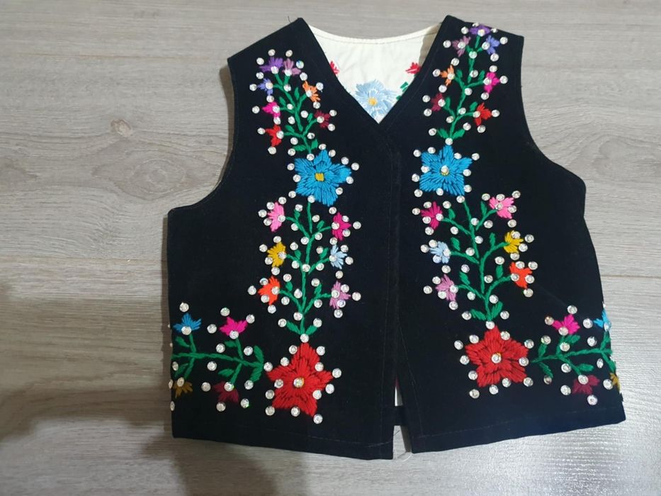 Costum popular de copii .5 - 8 ani
