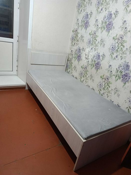 Кровать спальная