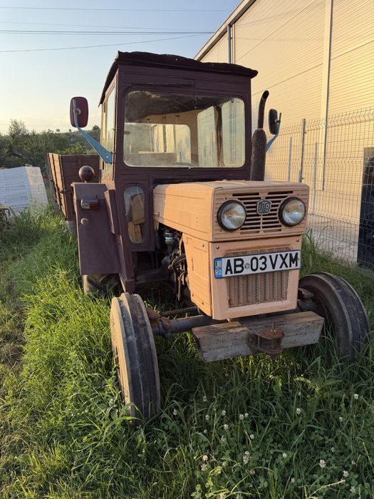 Vand tractor UTB 445