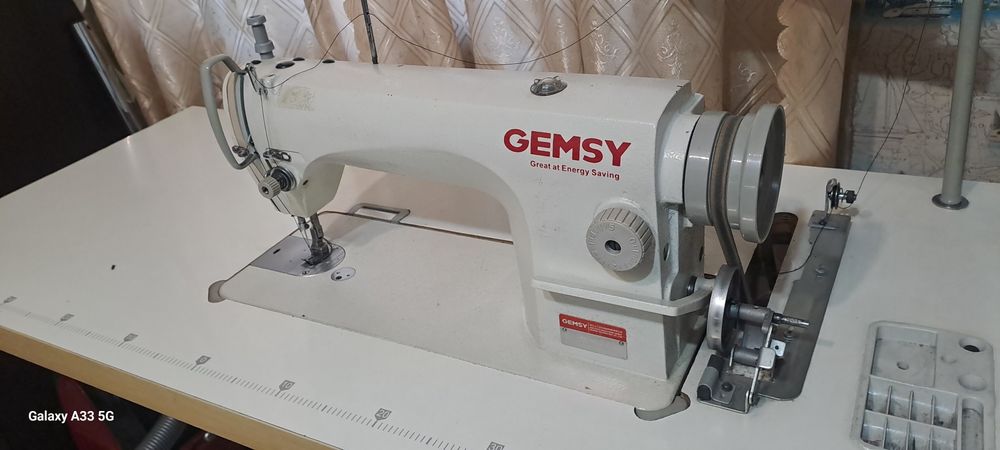 Швейная машина GEMSY