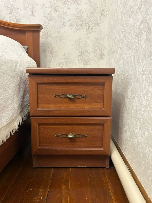 Кровать тумбочки и шкаф