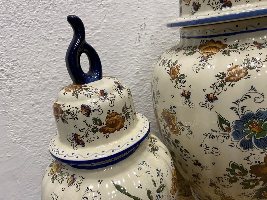 Холандскa порцелановa урнa делфт - вазa с капак урна 3 броя