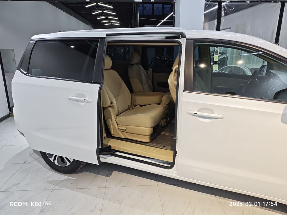 KIA Grand Carnival бензин 3л 2018 состояние отличное