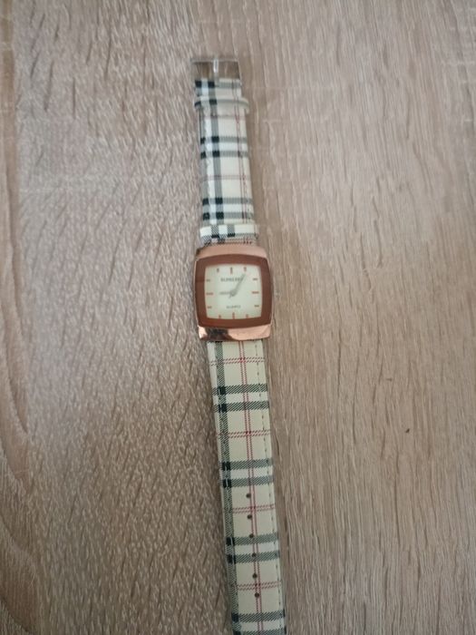 Vând ceas damă, produs nou, produs de calitate.